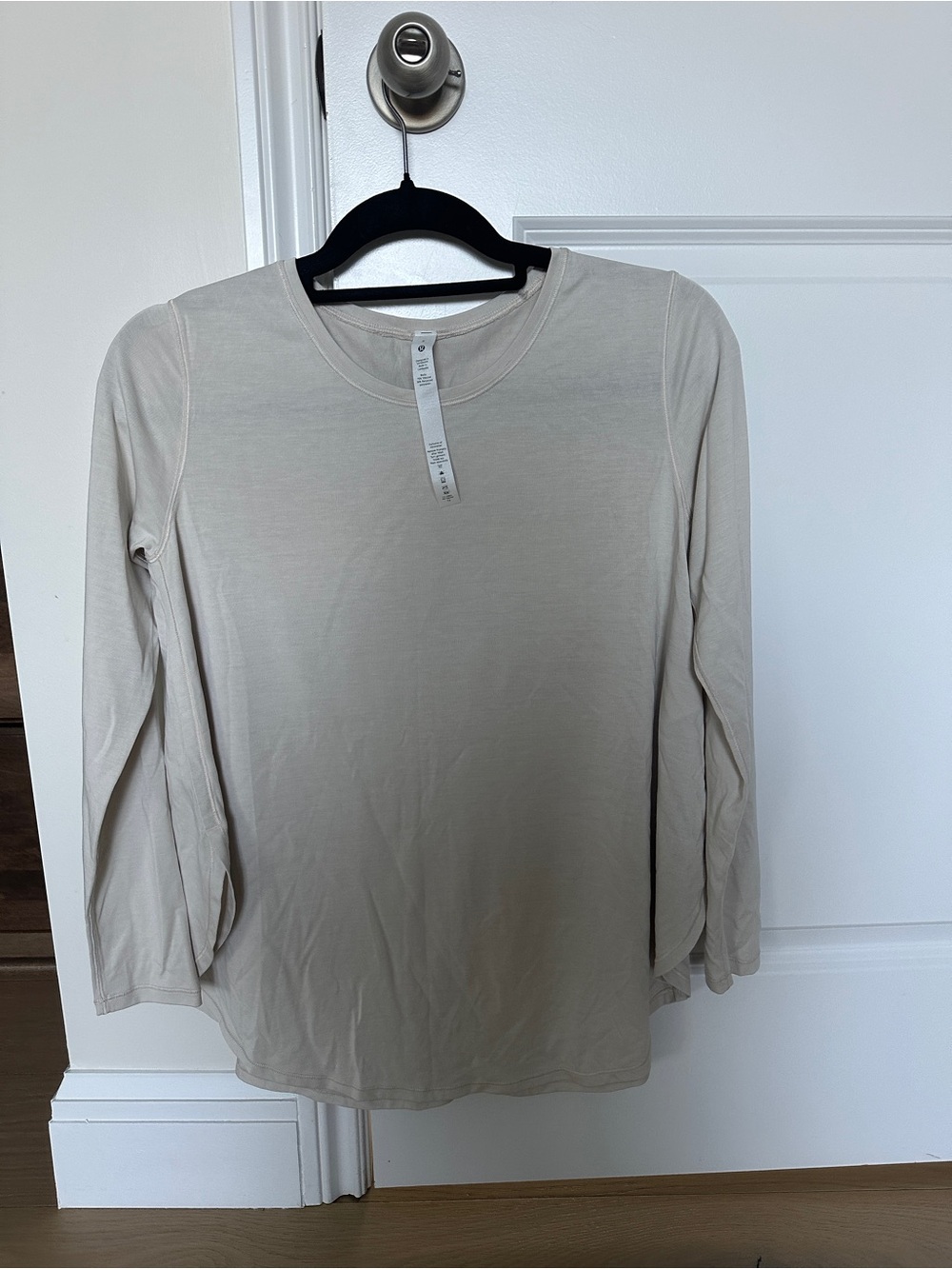 Lululemon cream color long sleeve loose top